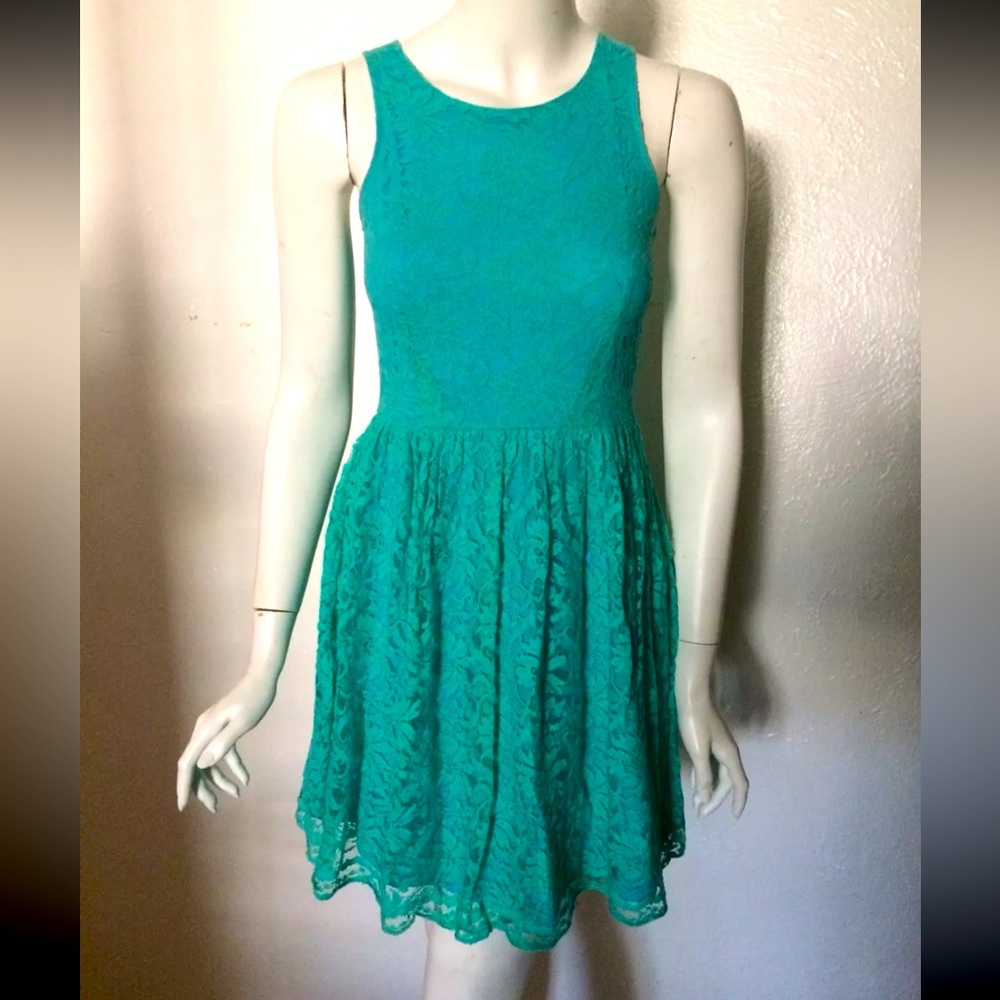 UP by Ultra Pink – Dress Green Lace Sleeveless with lining Side Zip Size XS